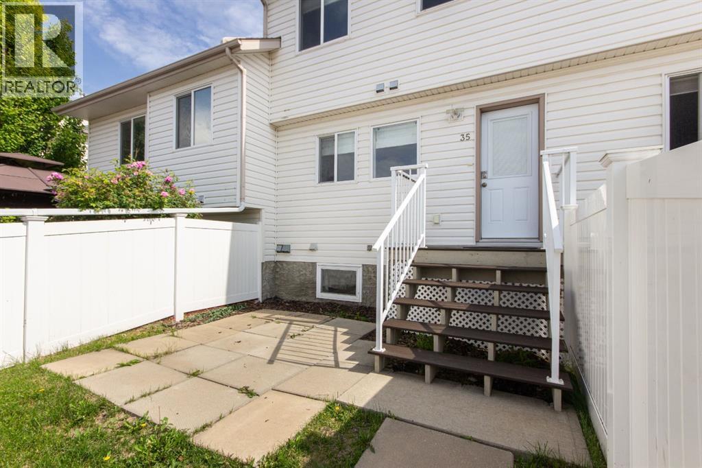 #35 33 Donlevy Avenue - 24