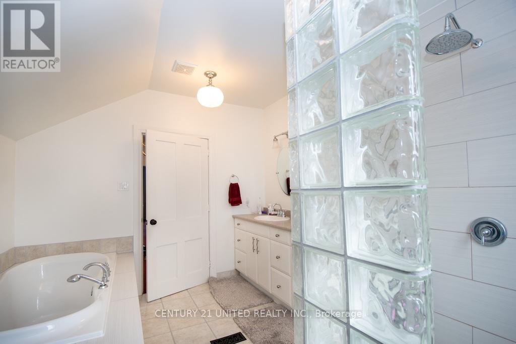33 BRIDGE STREET S - 33