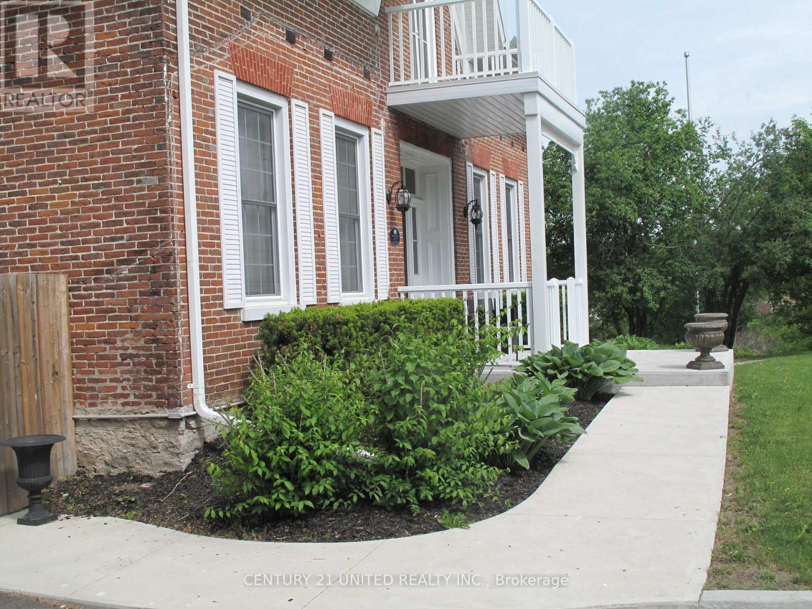 33 BRIDGE STREET S - 4
