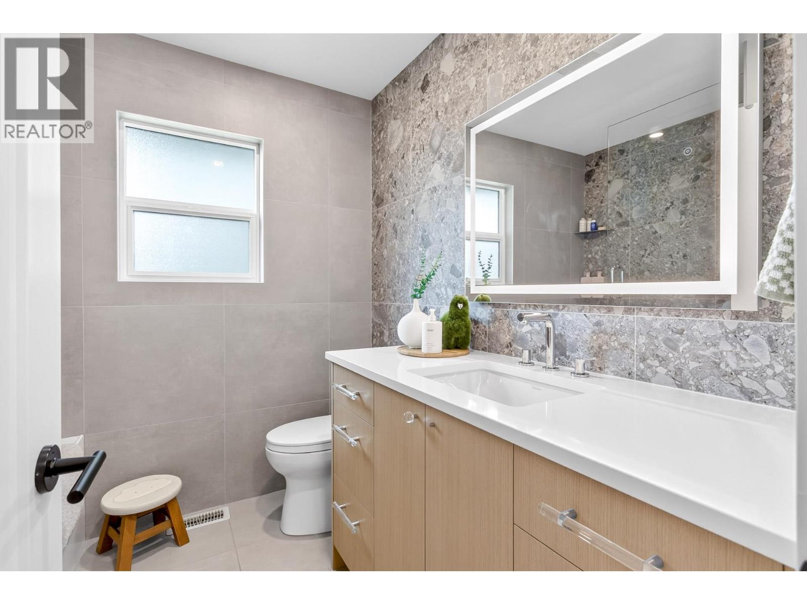 1110 BARBERRY PLACE, Port Moody