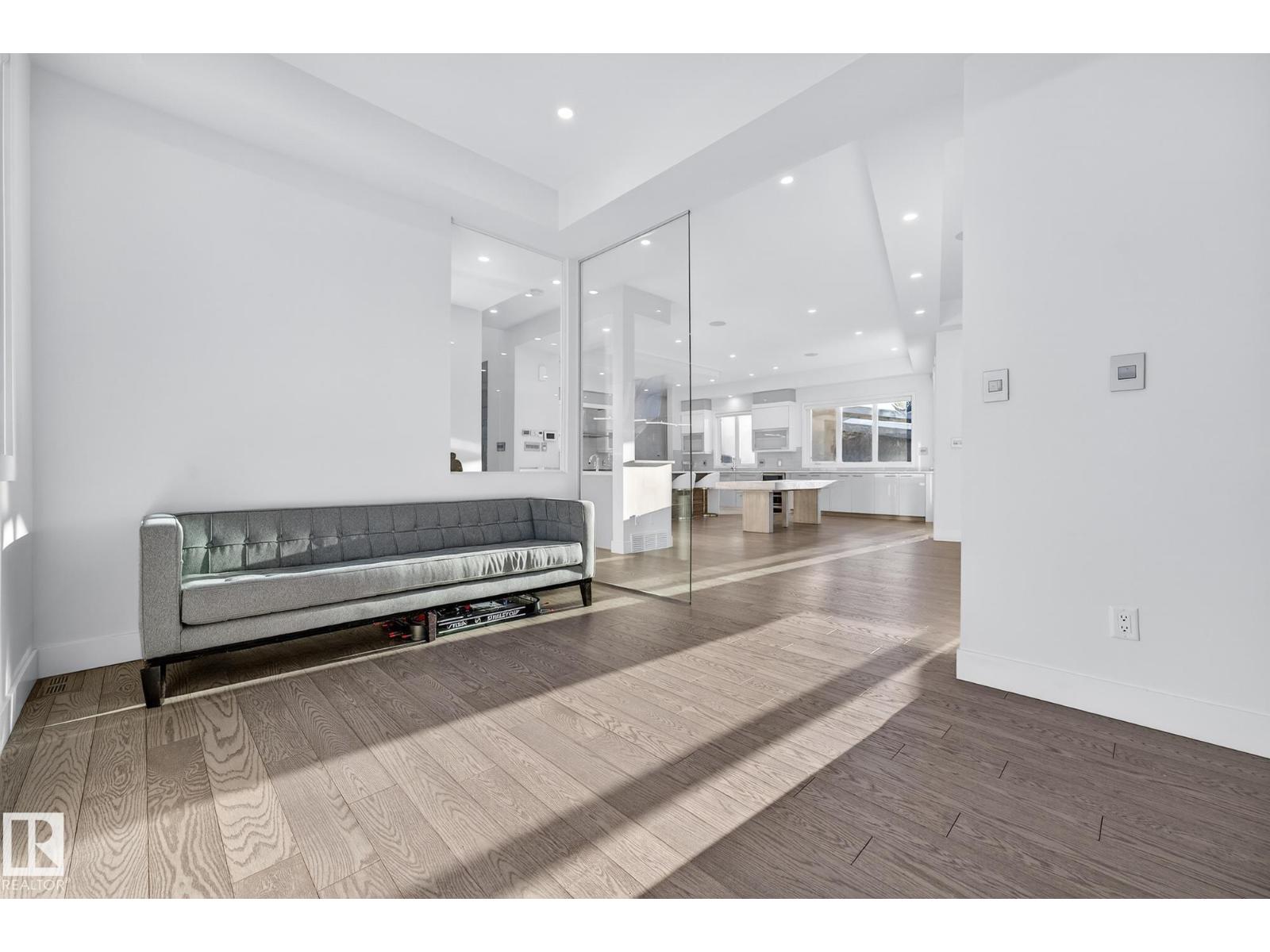 14643 92A AV NW - 28