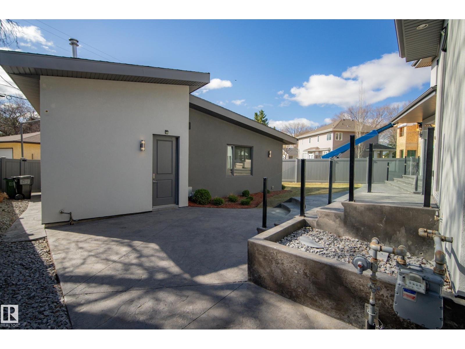 14643 92A AV NW - 64