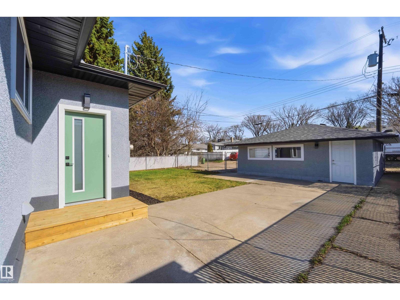 8736 66 AV NW - 9