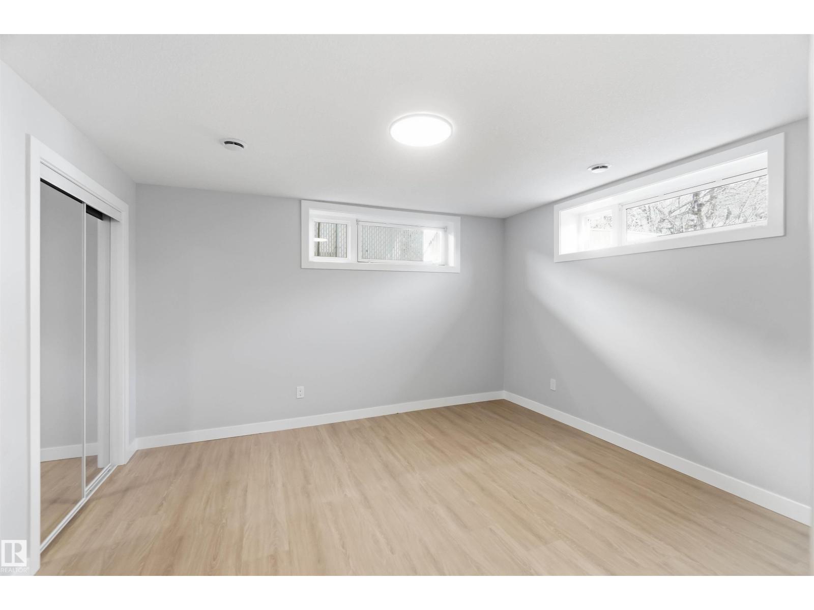 8736 66 AV NW - 42