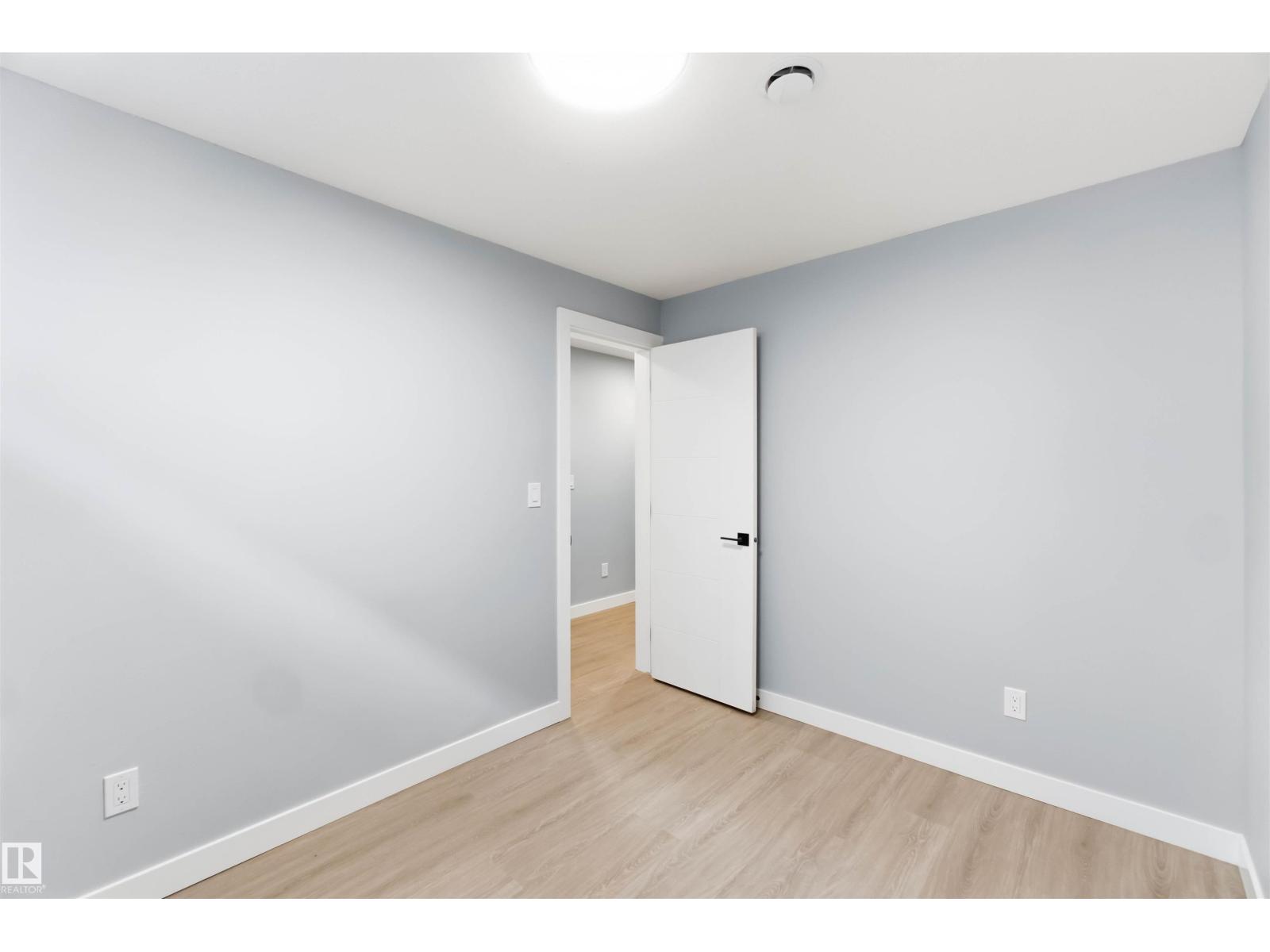 8736 66 AV NW - 45