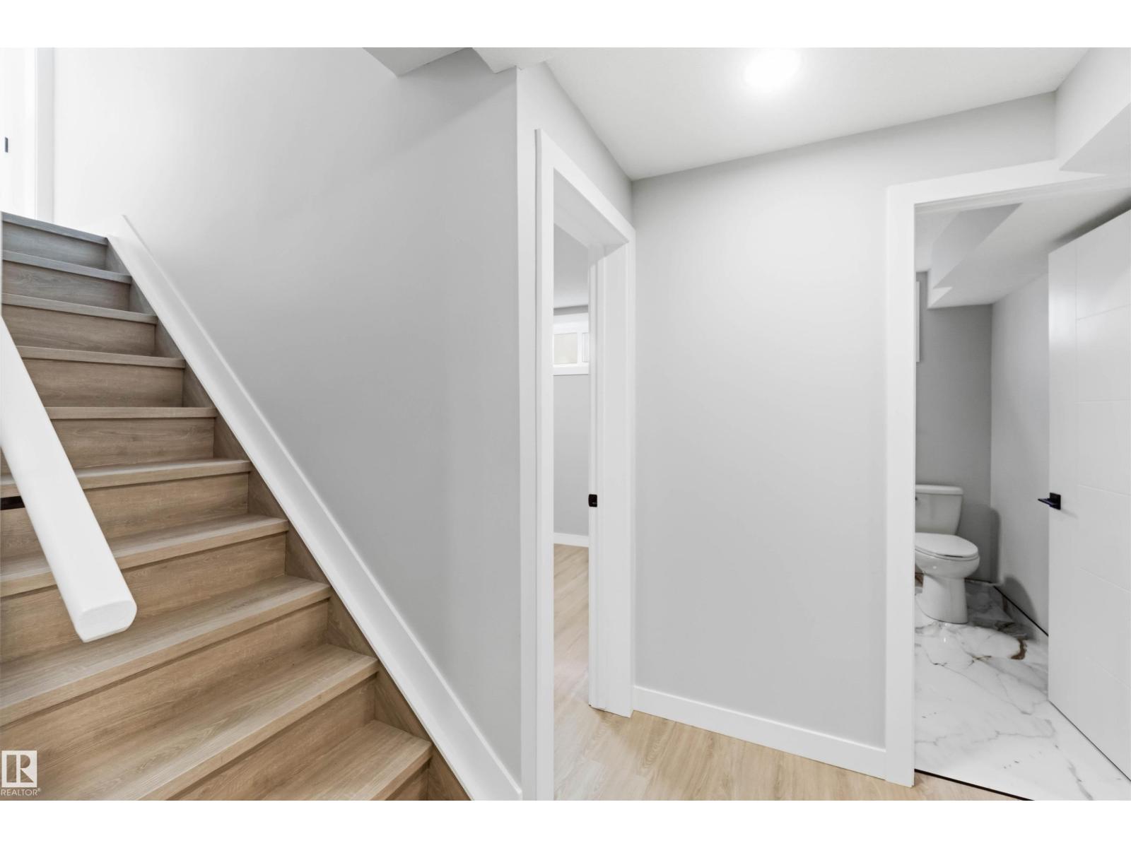 8736 66 AV NW - 39