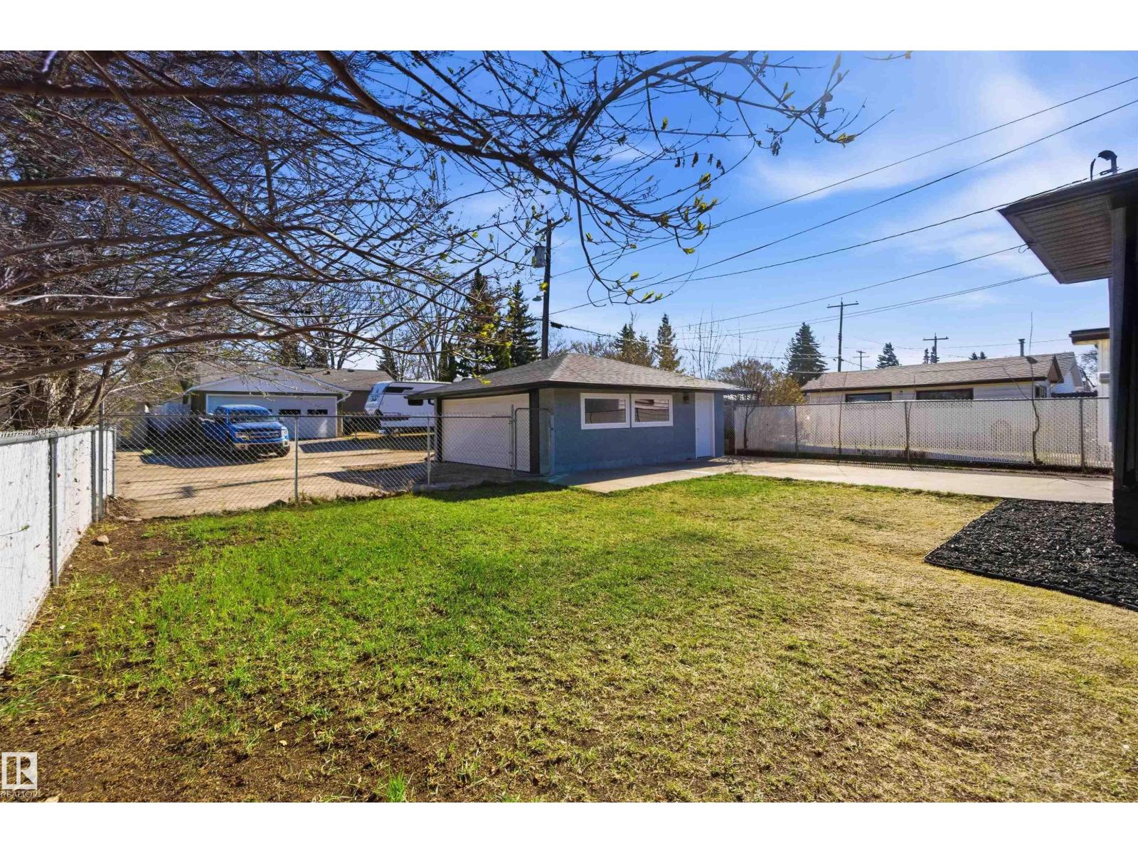 8736 66 AV NW - 10