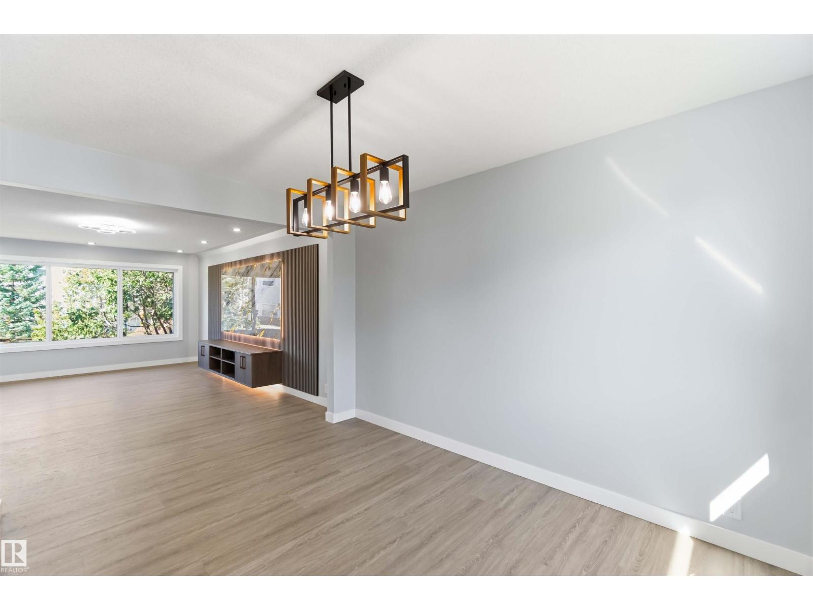 8736 66 AV NW - 25