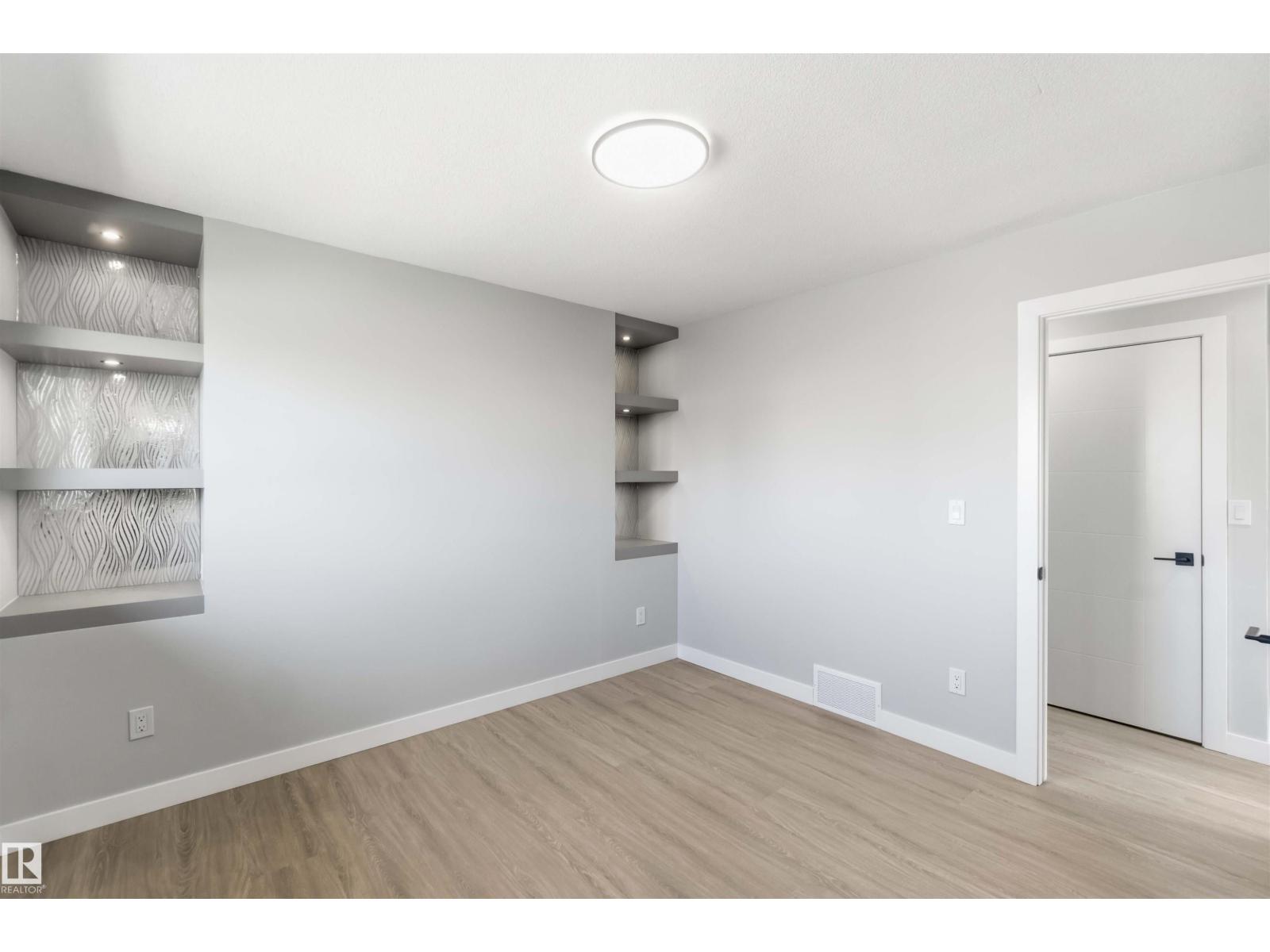 8736 66 AV NW - 31