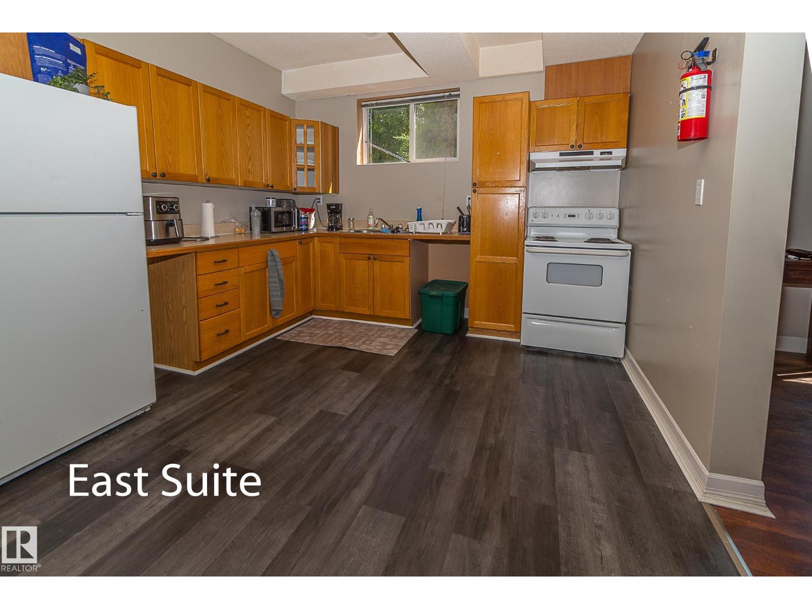 14904 107 AV NW - 28