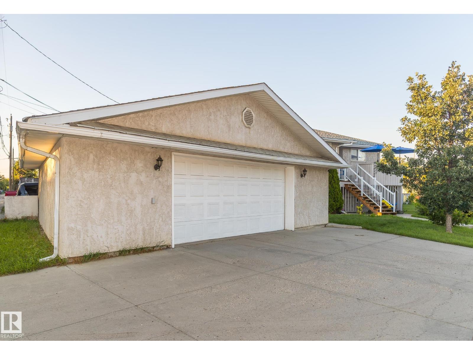 14904 107 AV NW - 18