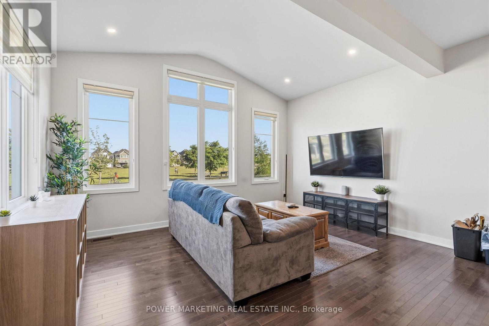 129 HACKAMORE CRESCENT - 10