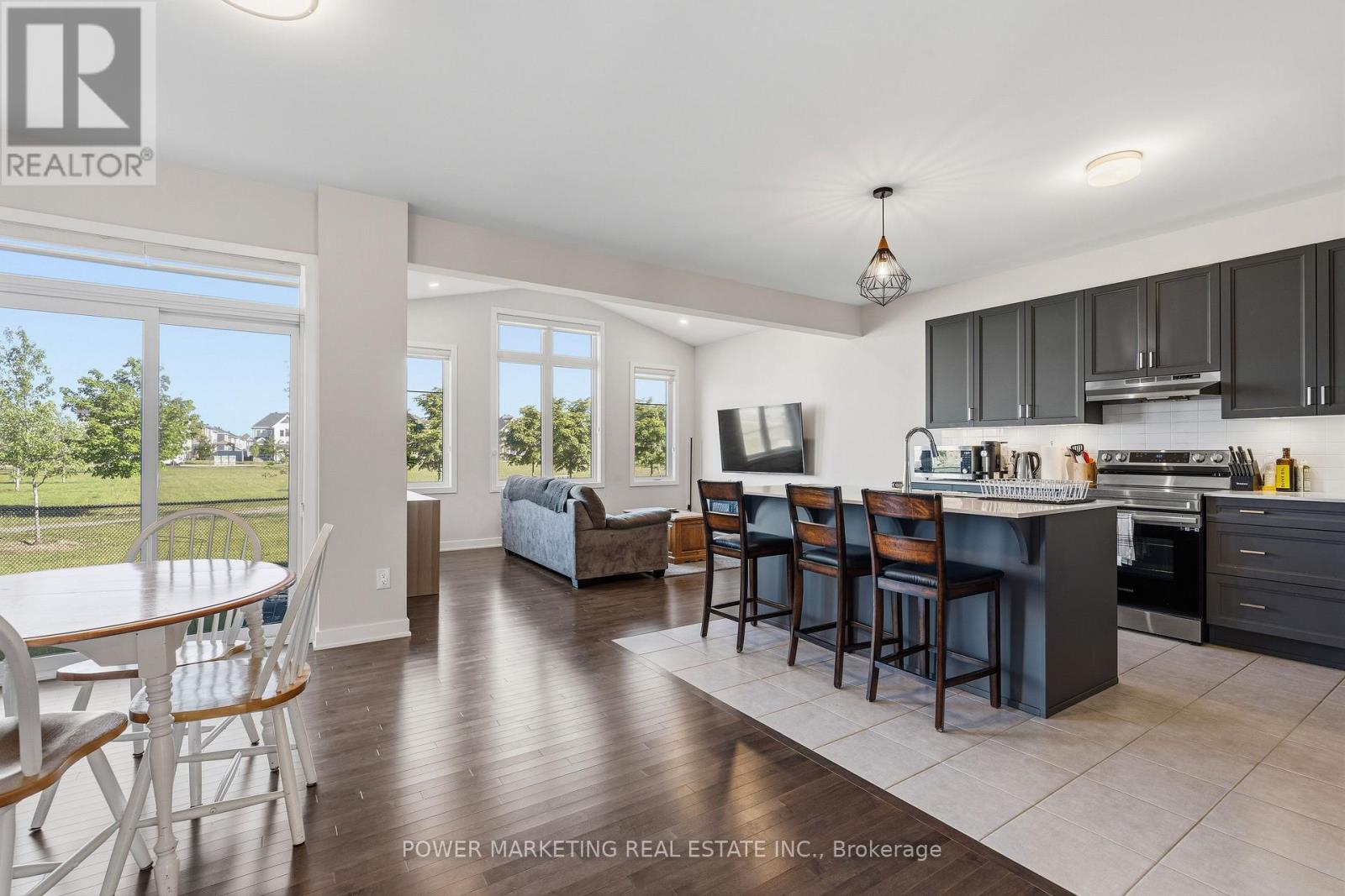 129 HACKAMORE CRESCENT - 7