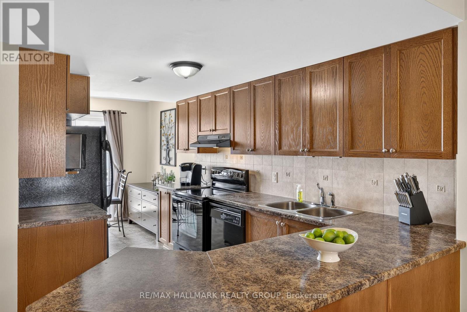 #16 581 LAKERIDGE DRIVE - 14