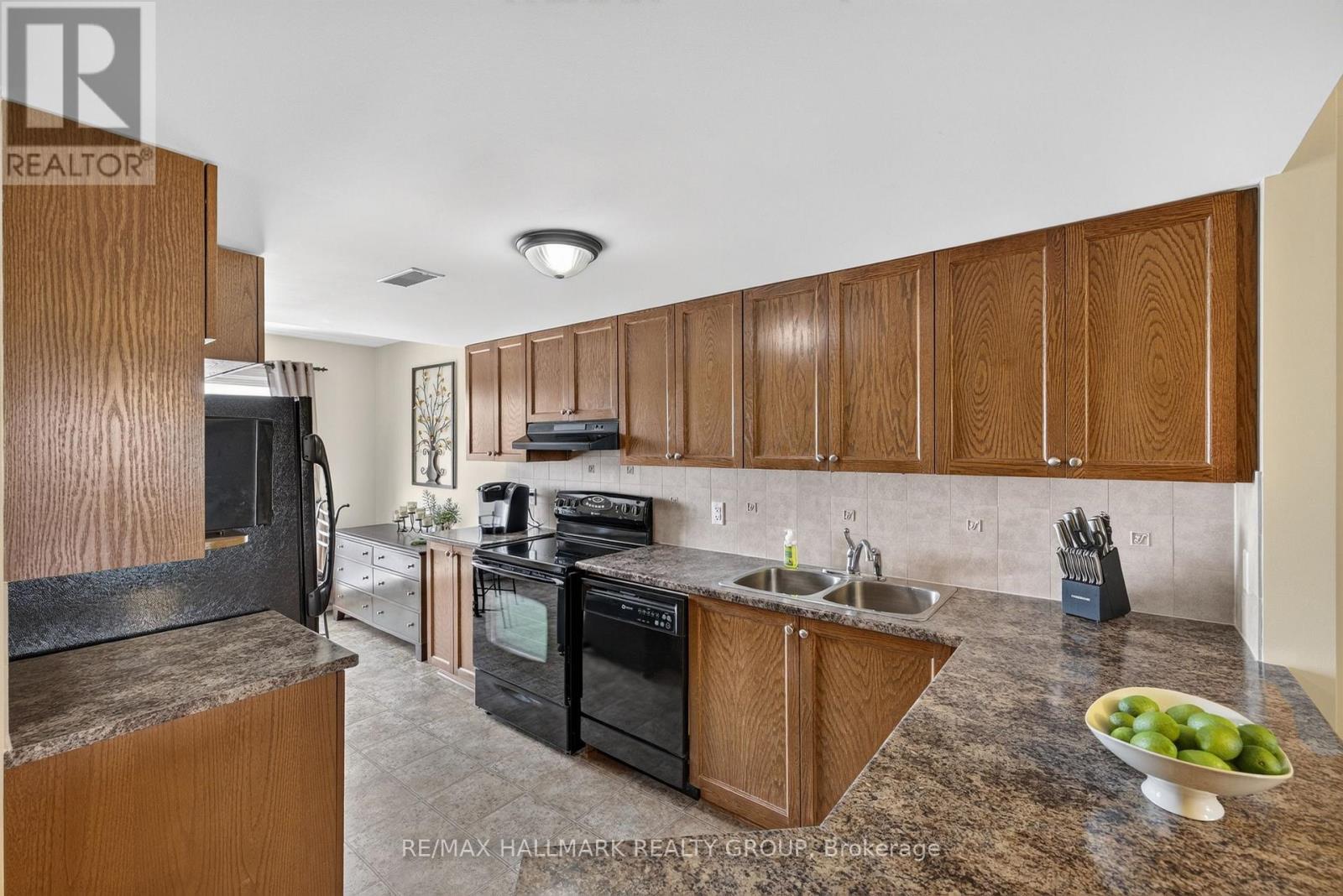 #16 581 LAKERIDGE DRIVE - 17