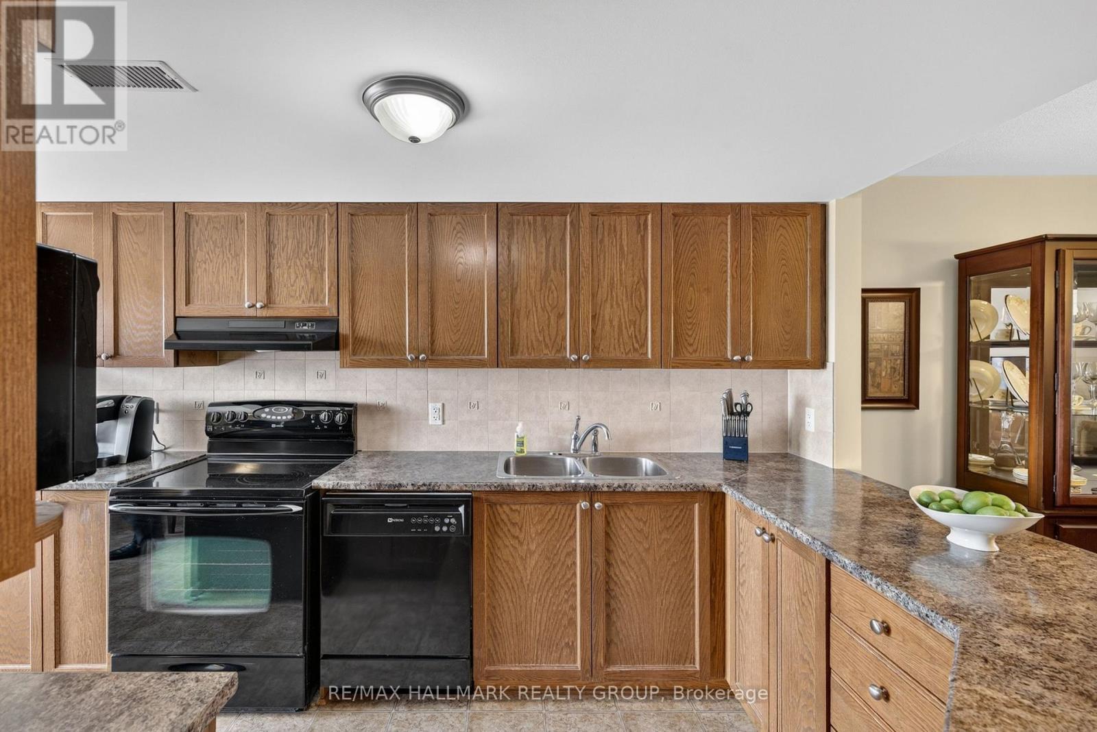 #16 581 LAKERIDGE DRIVE - 18