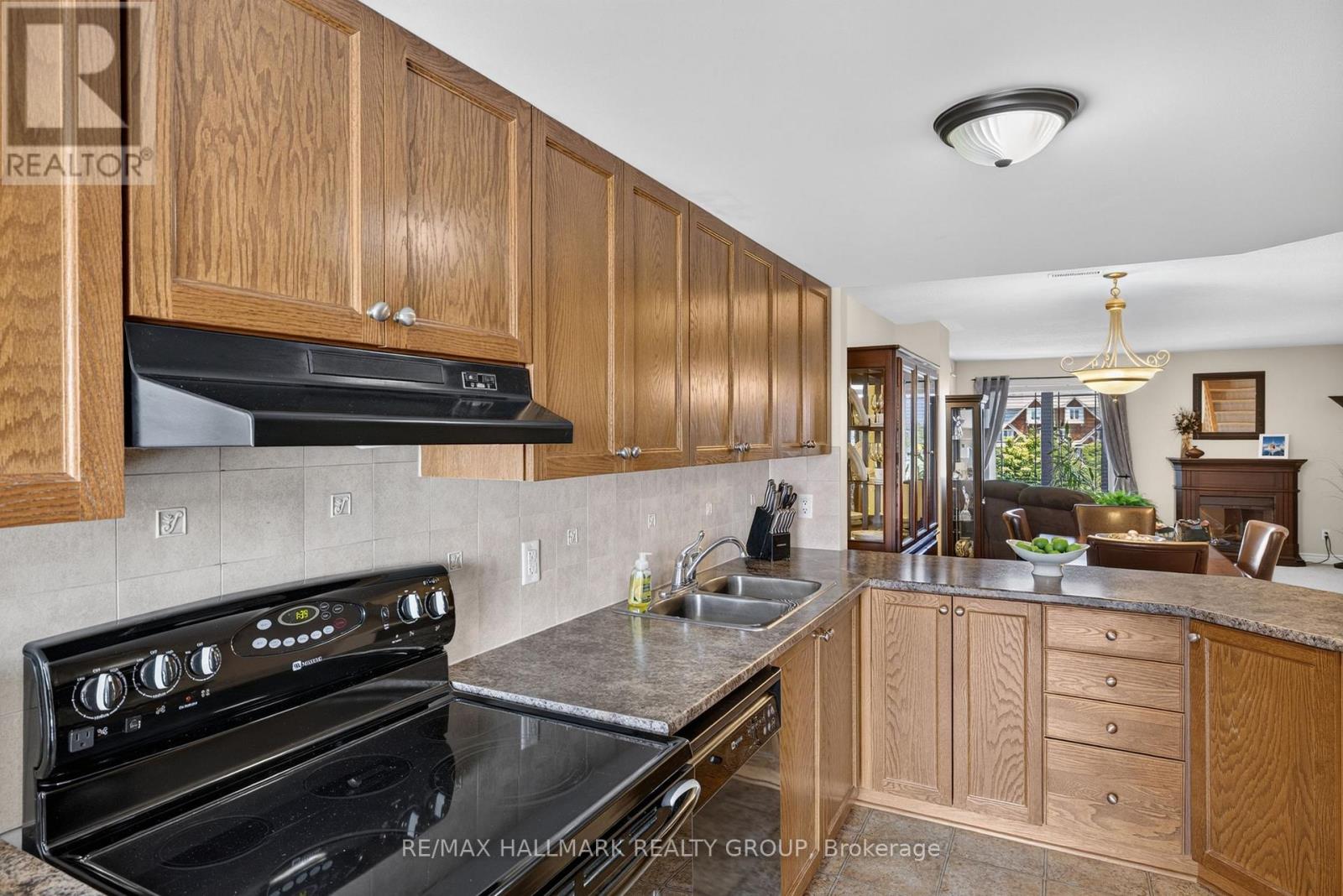 #16 581 LAKERIDGE DRIVE - 19