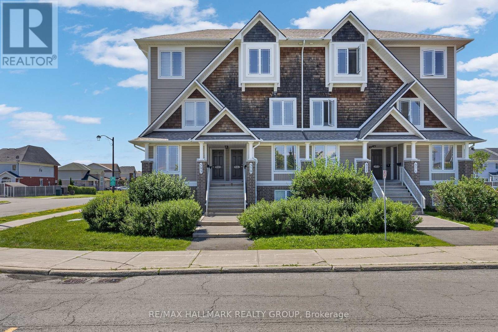 #16 581 LAKERIDGE DRIVE - 2