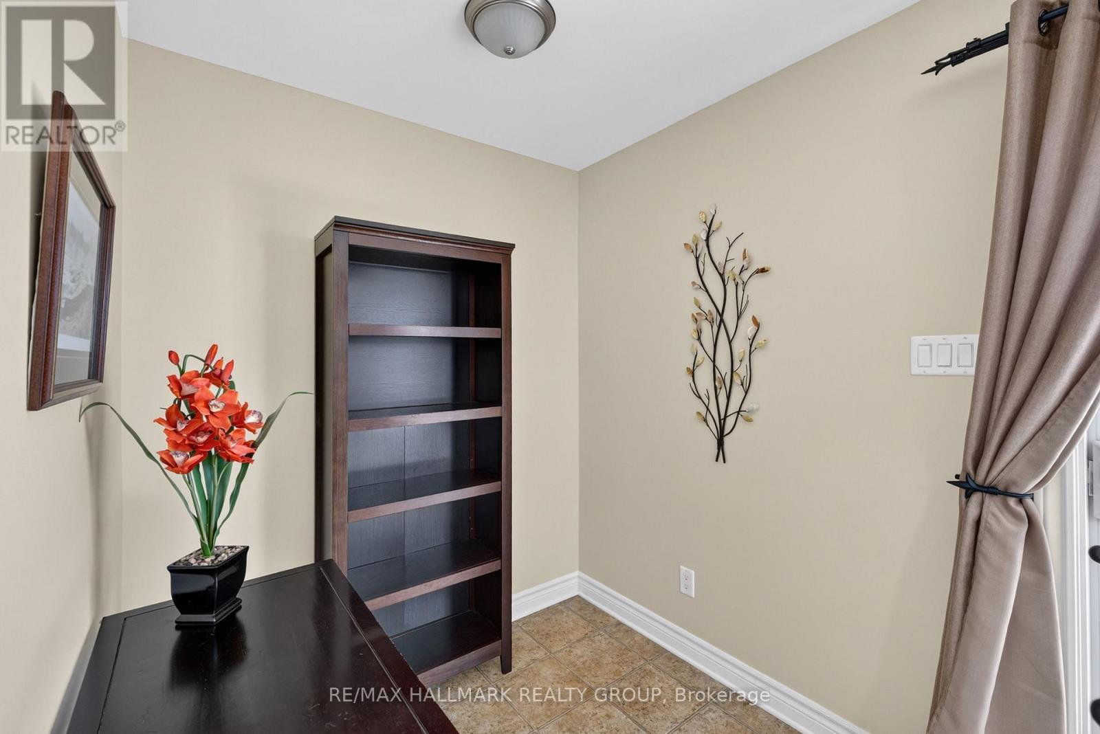 #16 581 LAKERIDGE DRIVE - 24