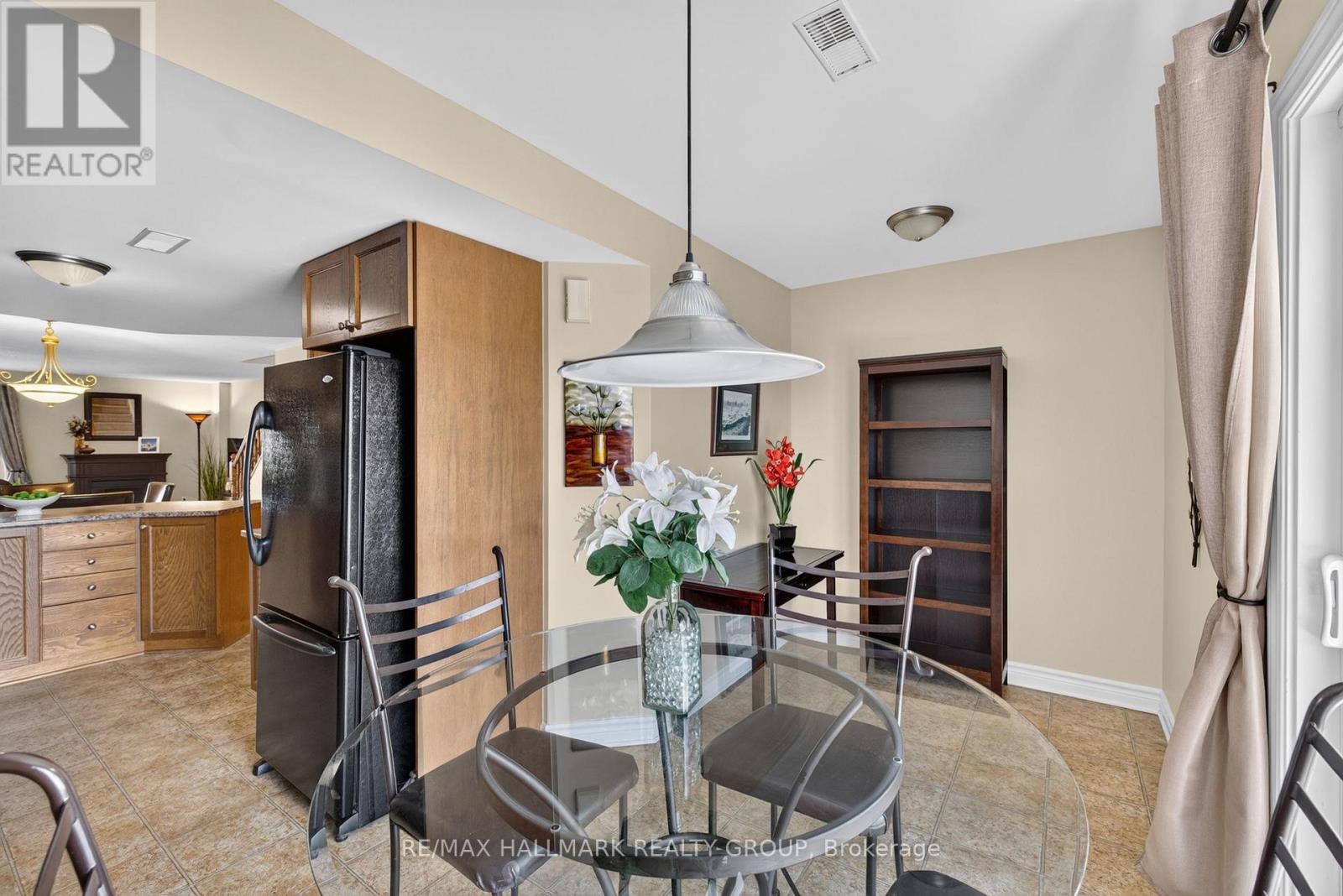 #16 581 LAKERIDGE DRIVE - 27