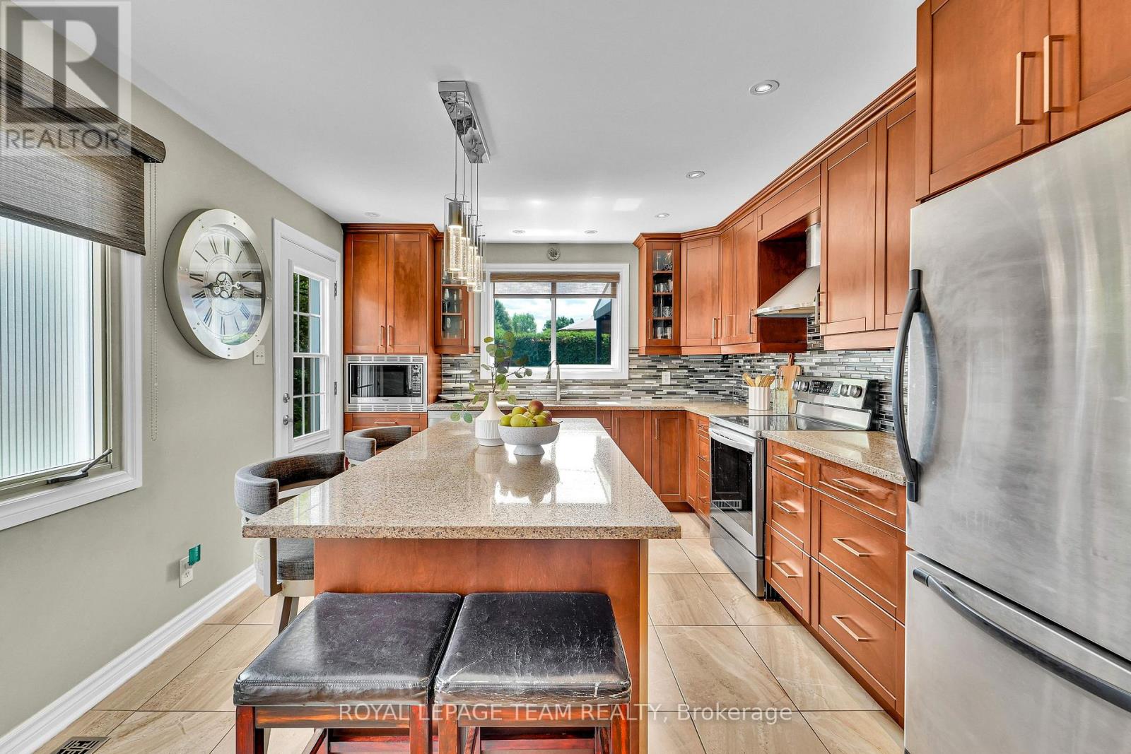 2250 URBANDALE DRIVE, Ottawa. Luxury613. By Peter Sagos - Image 15