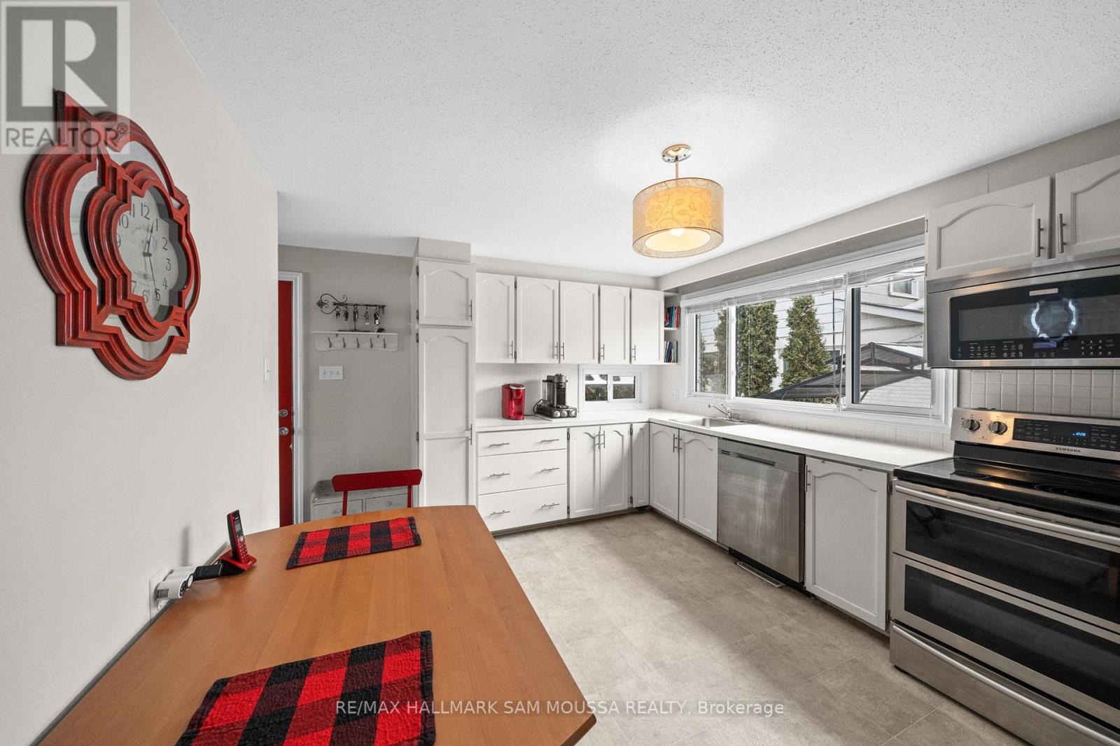 46 SEYMOUR AVENUE - 14