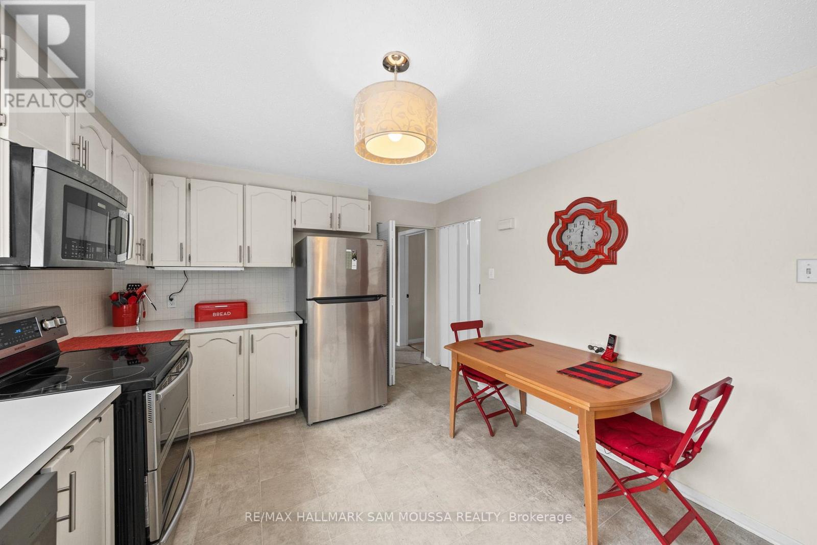 46 SEYMOUR AVENUE - 17