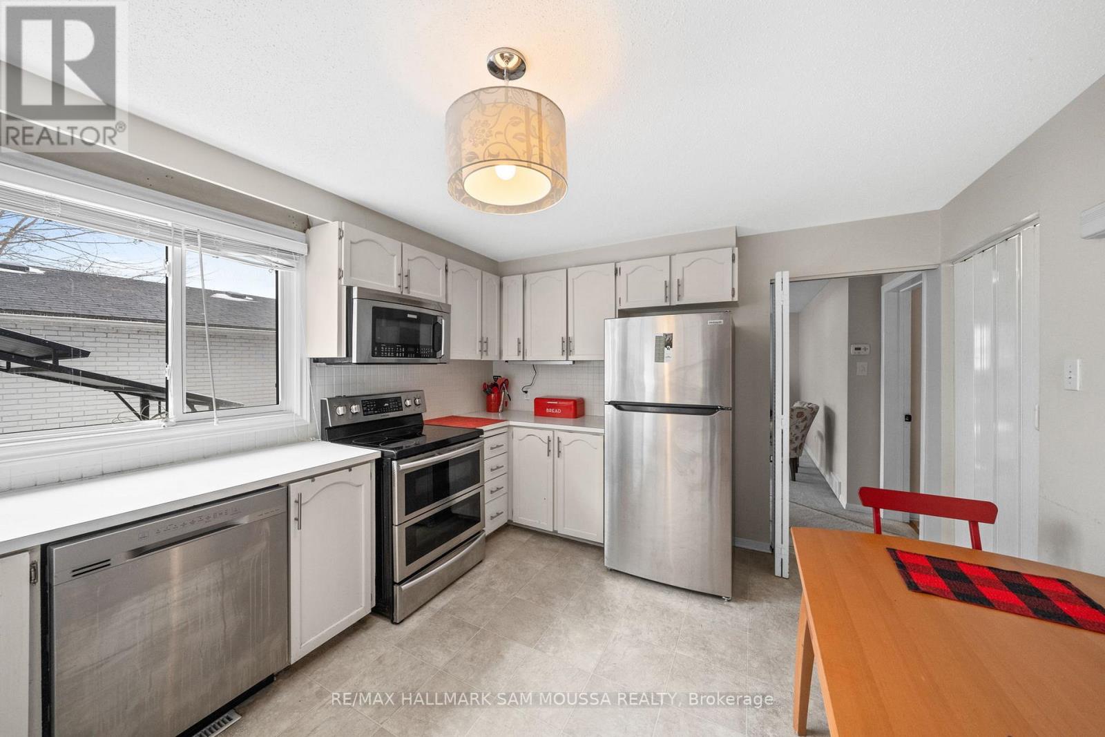 46 SEYMOUR AVENUE - 18