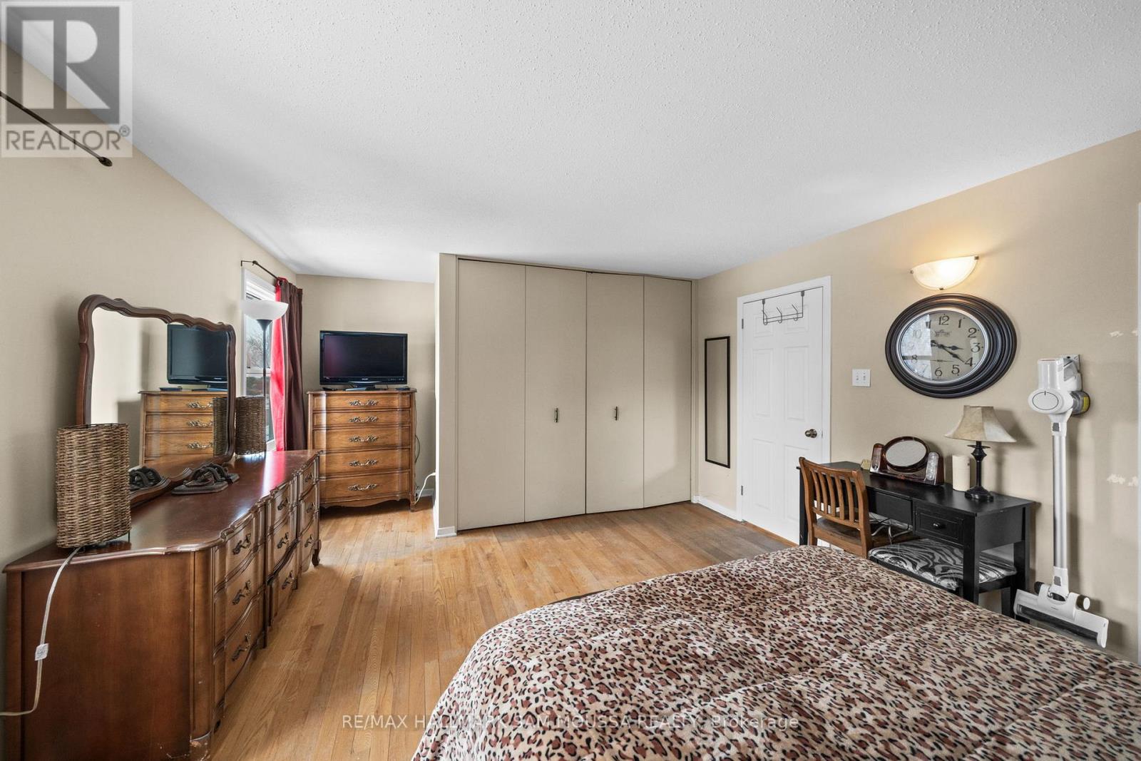 46 SEYMOUR AVENUE - 23