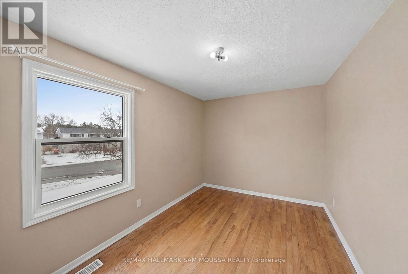 46 SEYMOUR AVENUE - 26