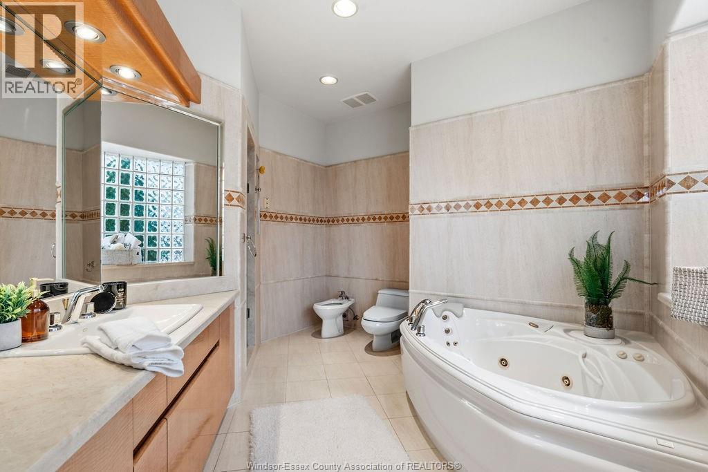 4572 LAKE GRANDE COURT - 23