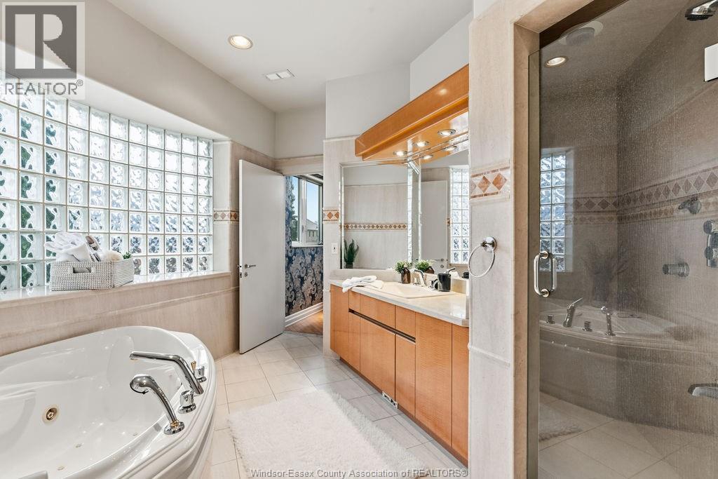 4572 LAKE GRANDE COURT - 24