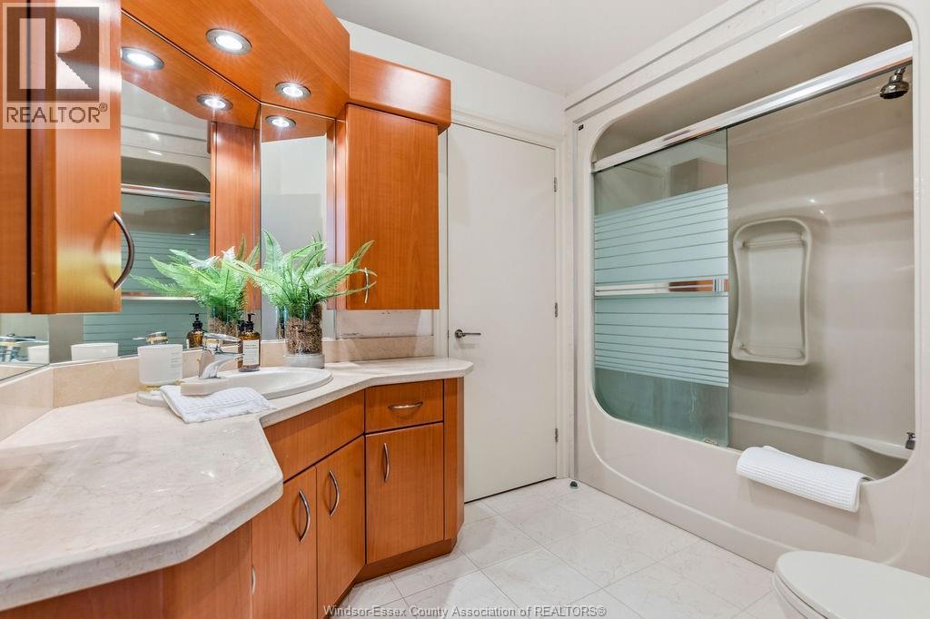 4572 LAKE GRANDE COURT - 35