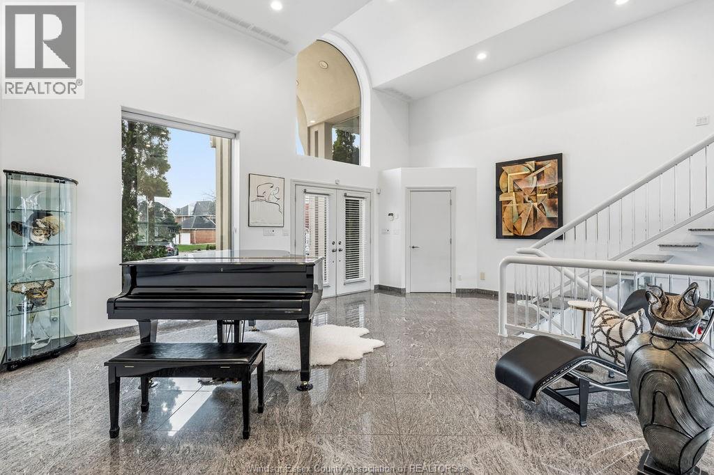 4572 LAKE GRANDE COURT - 4