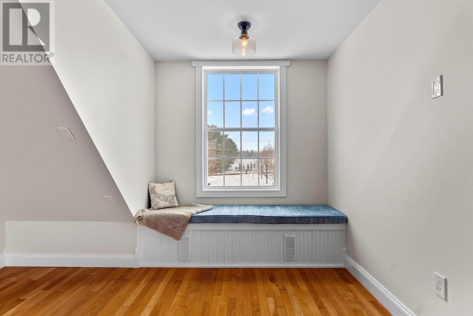 663 Valleyfield Road - 16