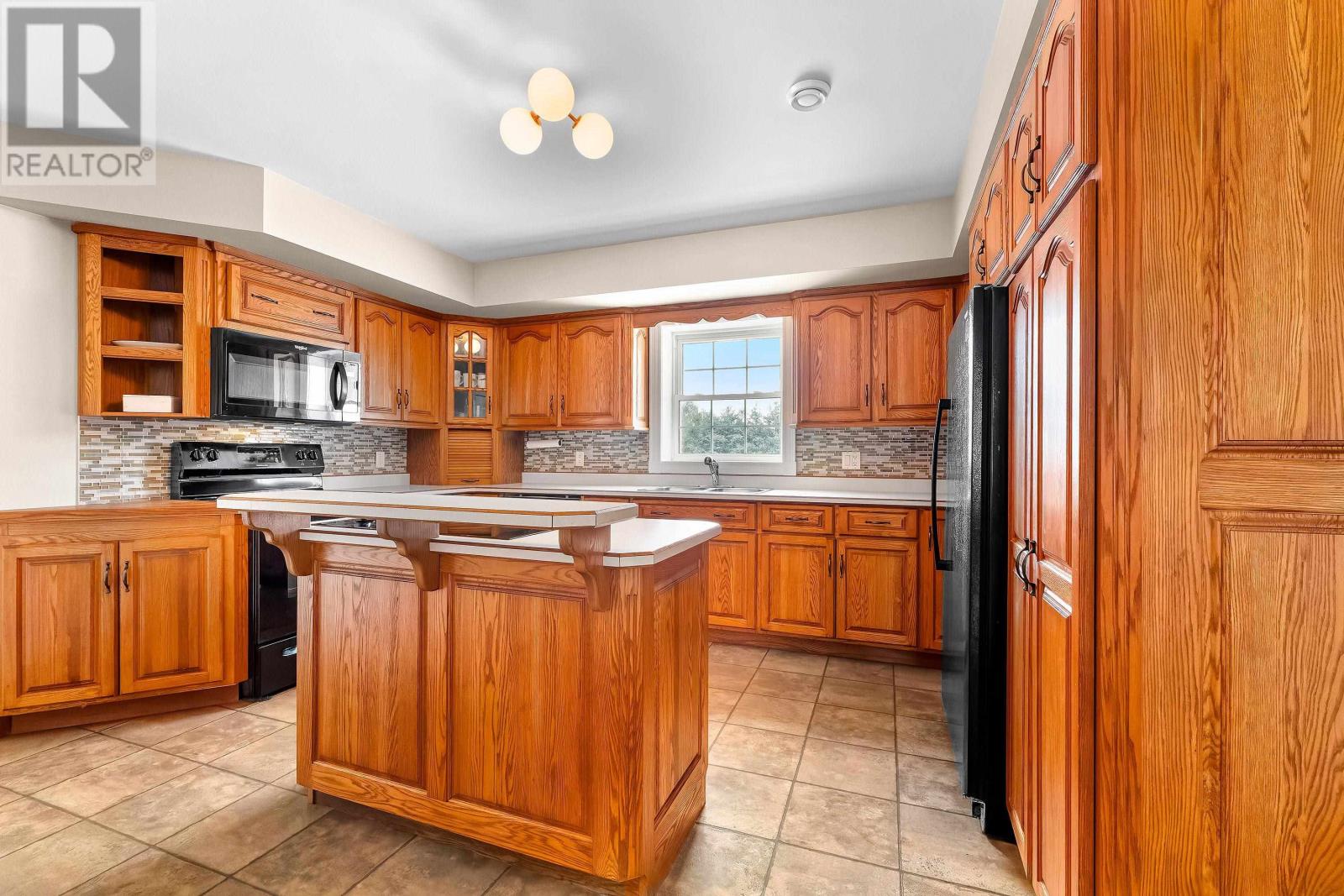 663 Valleyfield Road - 12