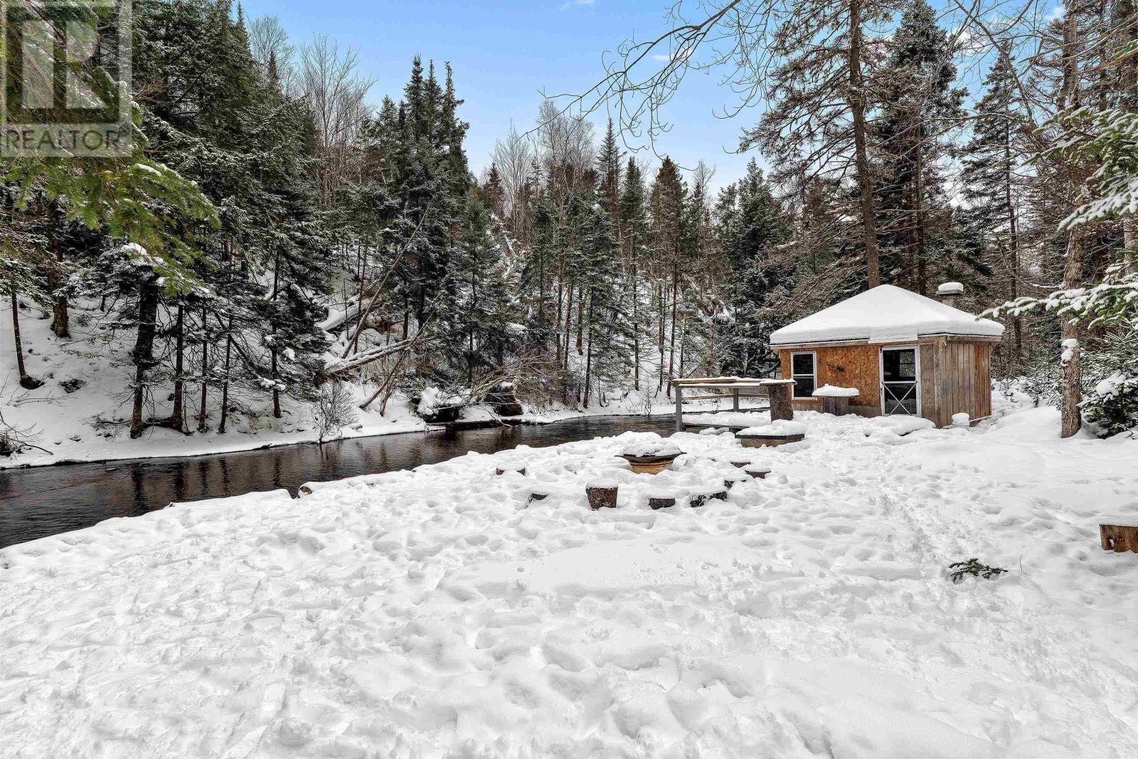 663 Valleyfield Road - 43