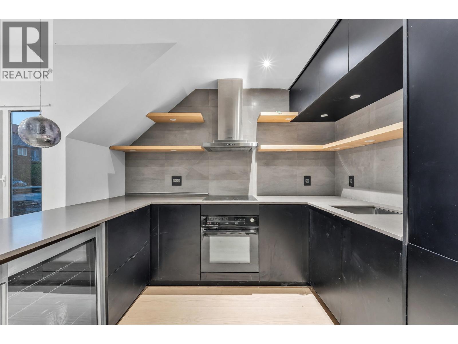 265 E KEITH ROAD, North Vancouver