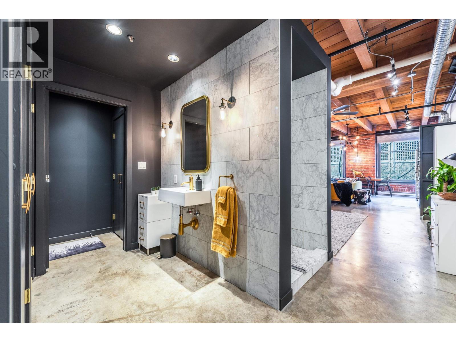 209 55 E CORDOVA STREET, Vancouver