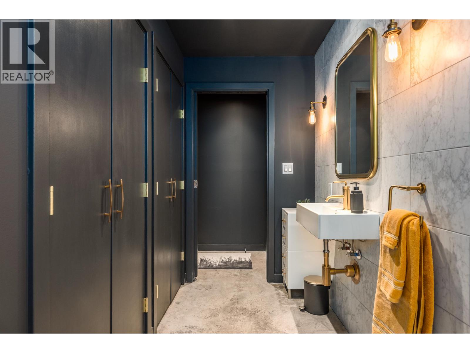 209 55 E CORDOVA STREET, Vancouver