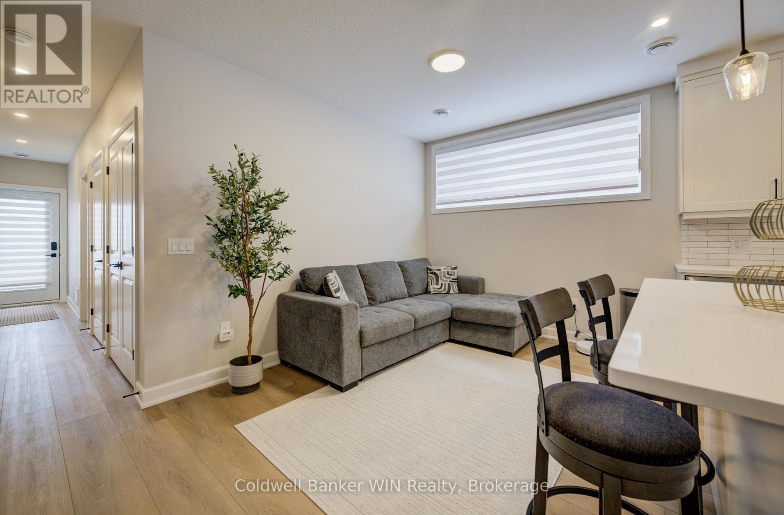 #3 440 WELLINGTON STREET E - 10