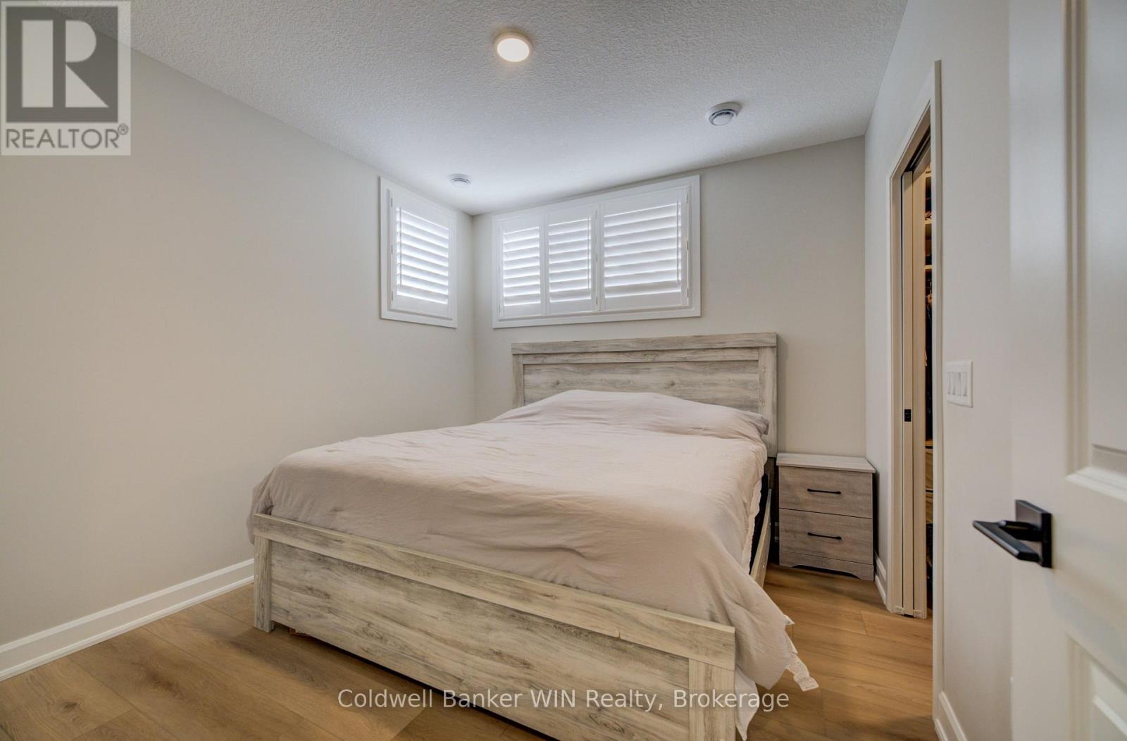 #3 440 WELLINGTON STREET E - 13