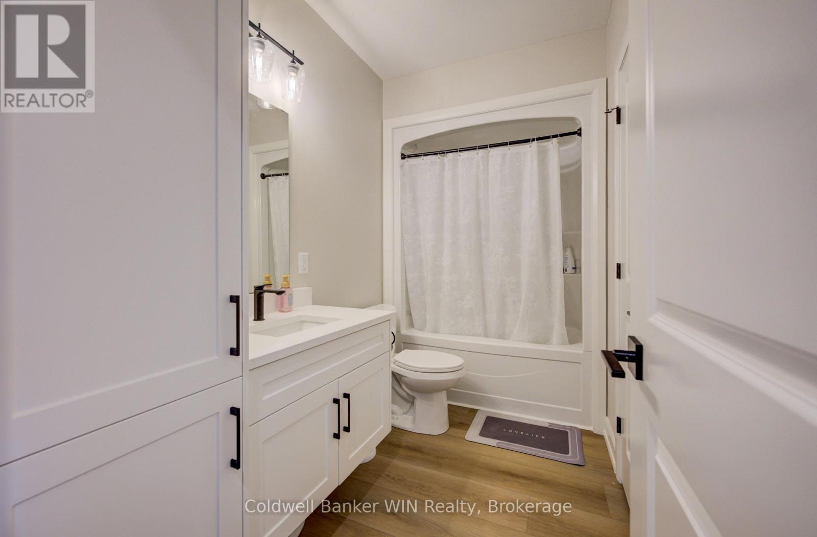 #3 440 WELLINGTON STREET E - 18