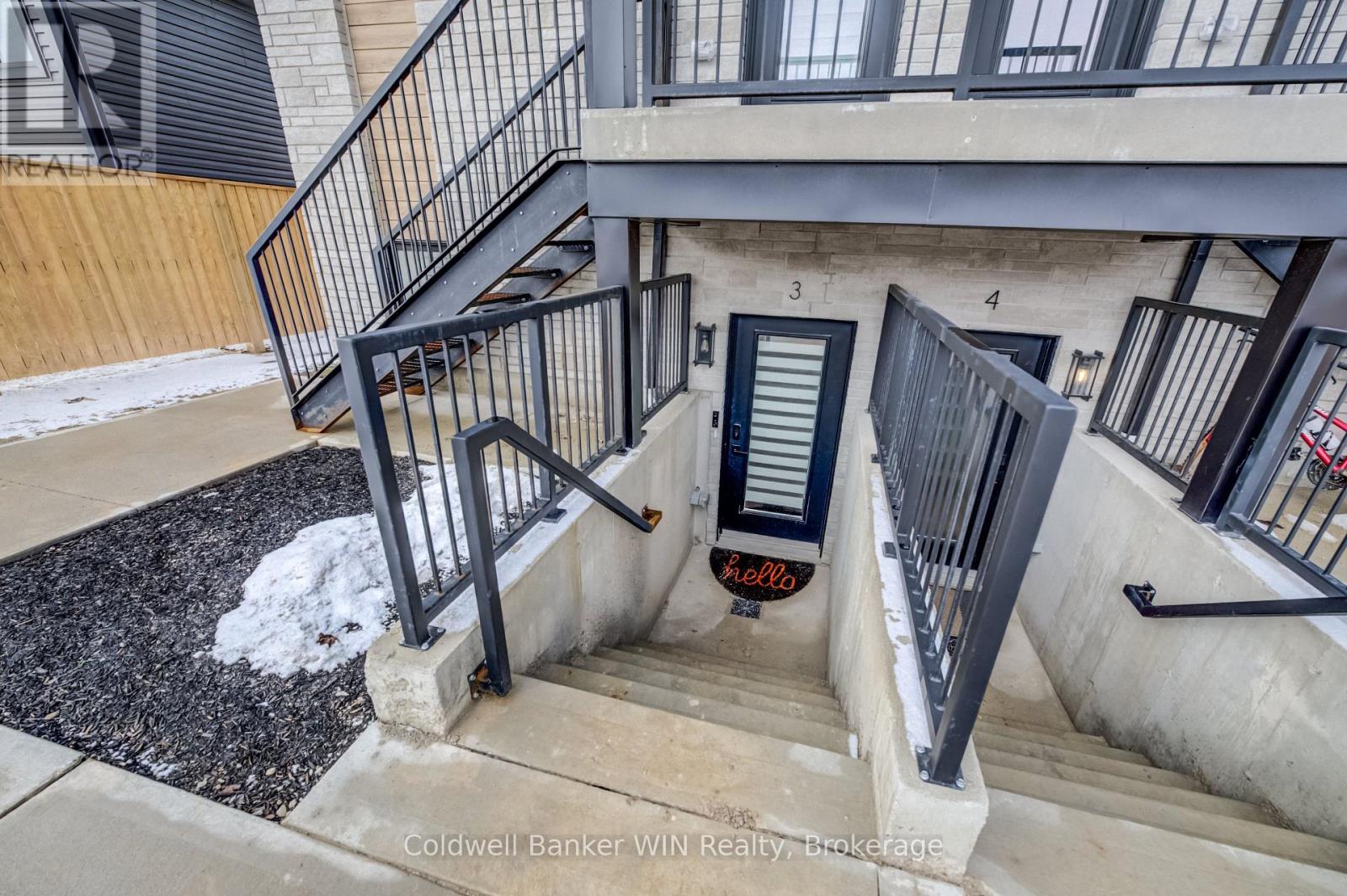 #3 440 WELLINGTON STREET E - 3