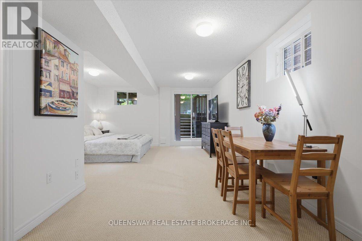 83 FLOYD AVENUE - Image 32
