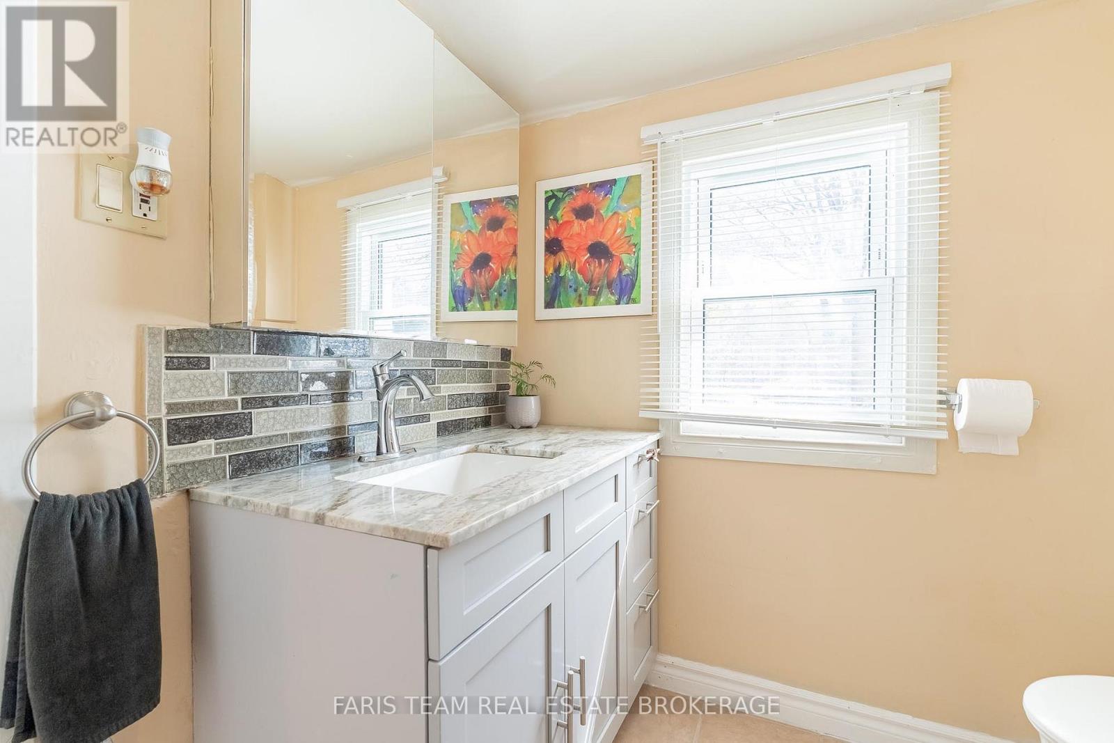 2083 LILAC DRIVE - 18