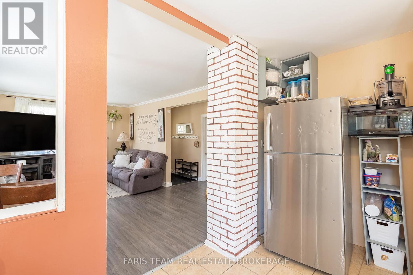 2083 LILAC DRIVE - 6