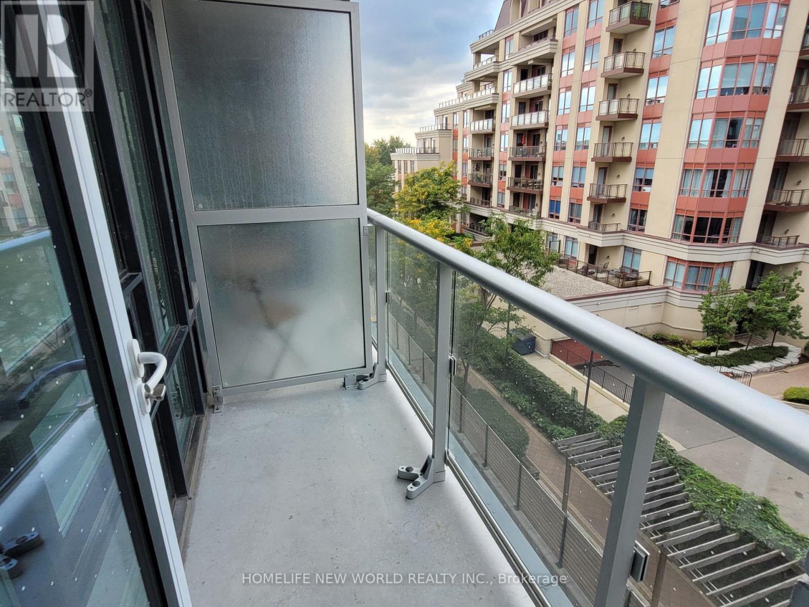 #710 621 SHEPPARD AVENUE E - 8