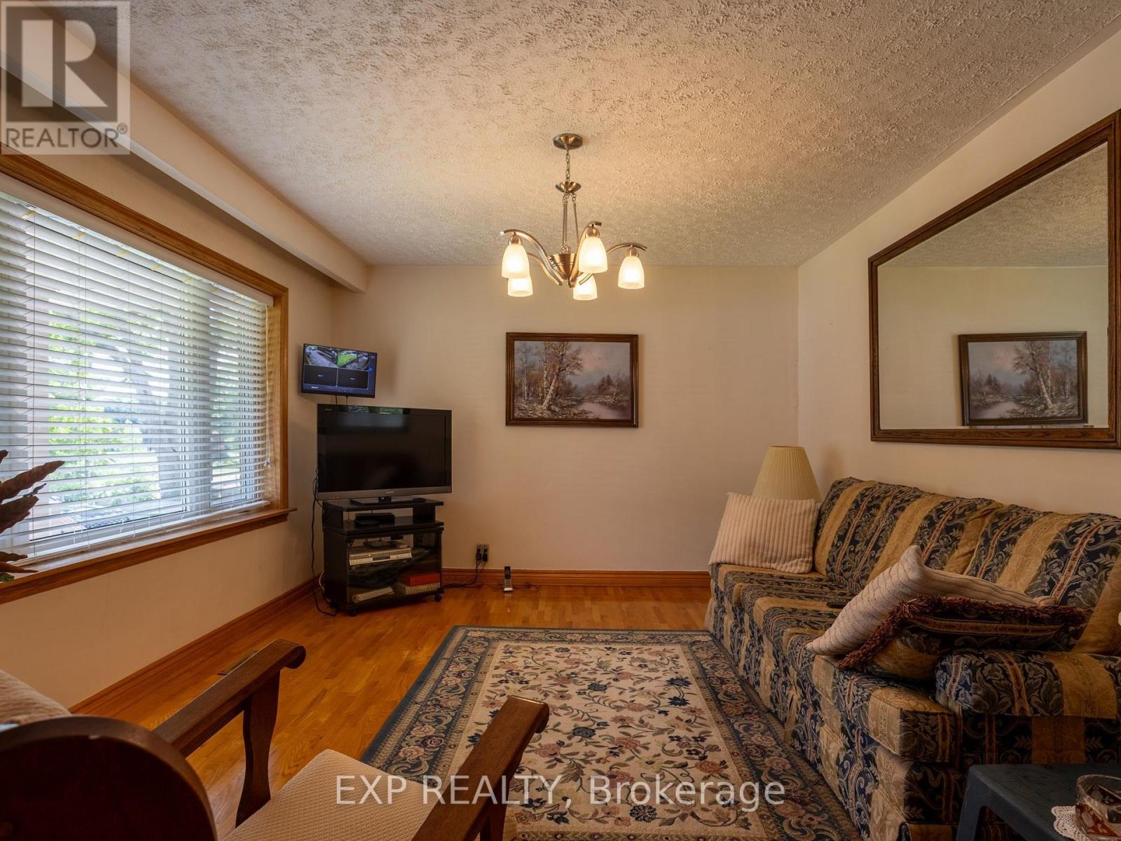 327 ANGELENE STREET - 6