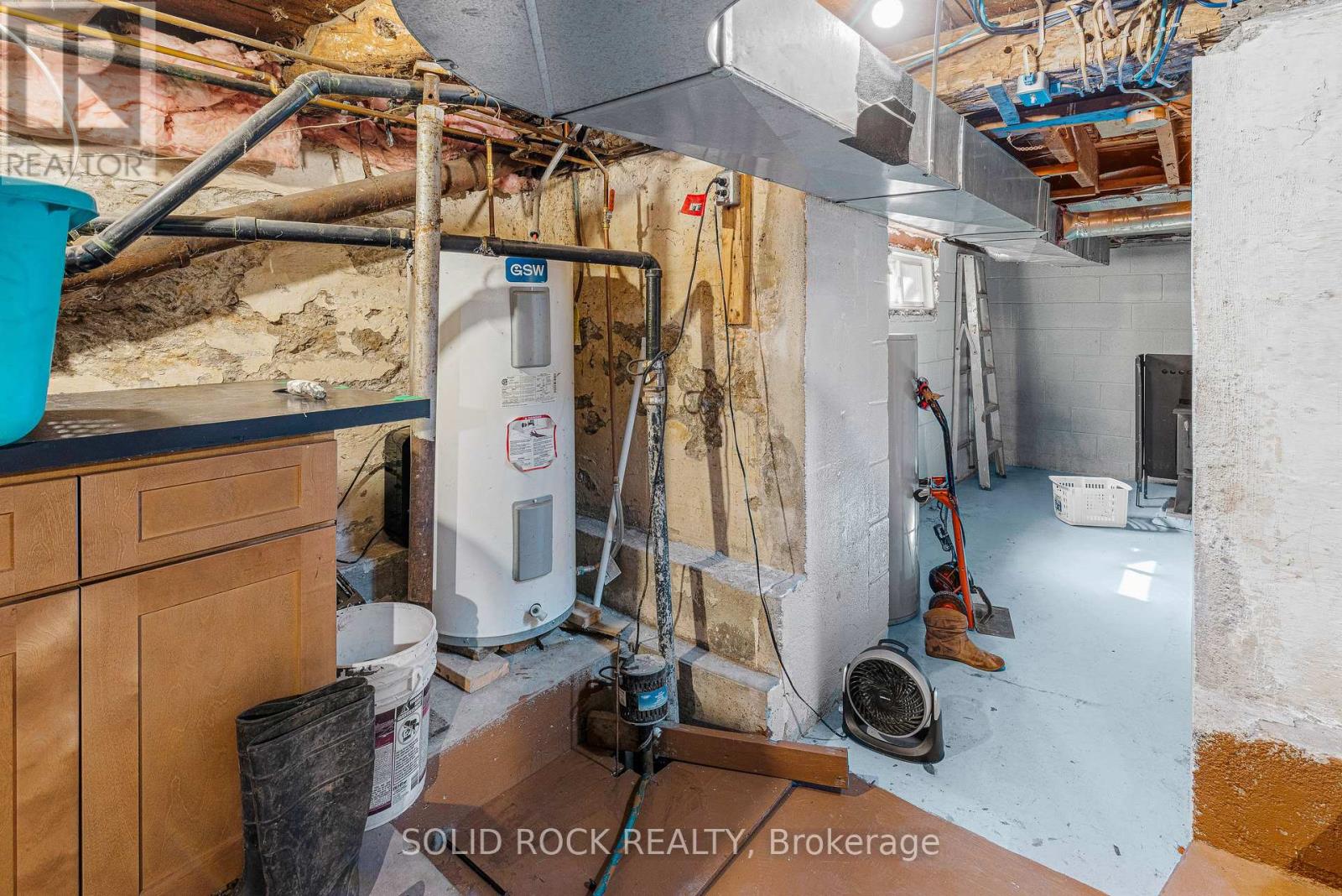 3022 JOHN STREET - 40